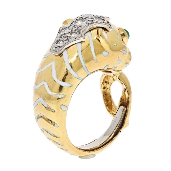 David Webb 18K Yellow Gold Mini Leopard White Enamel Green Eyes Ring - Picture 3 of 4